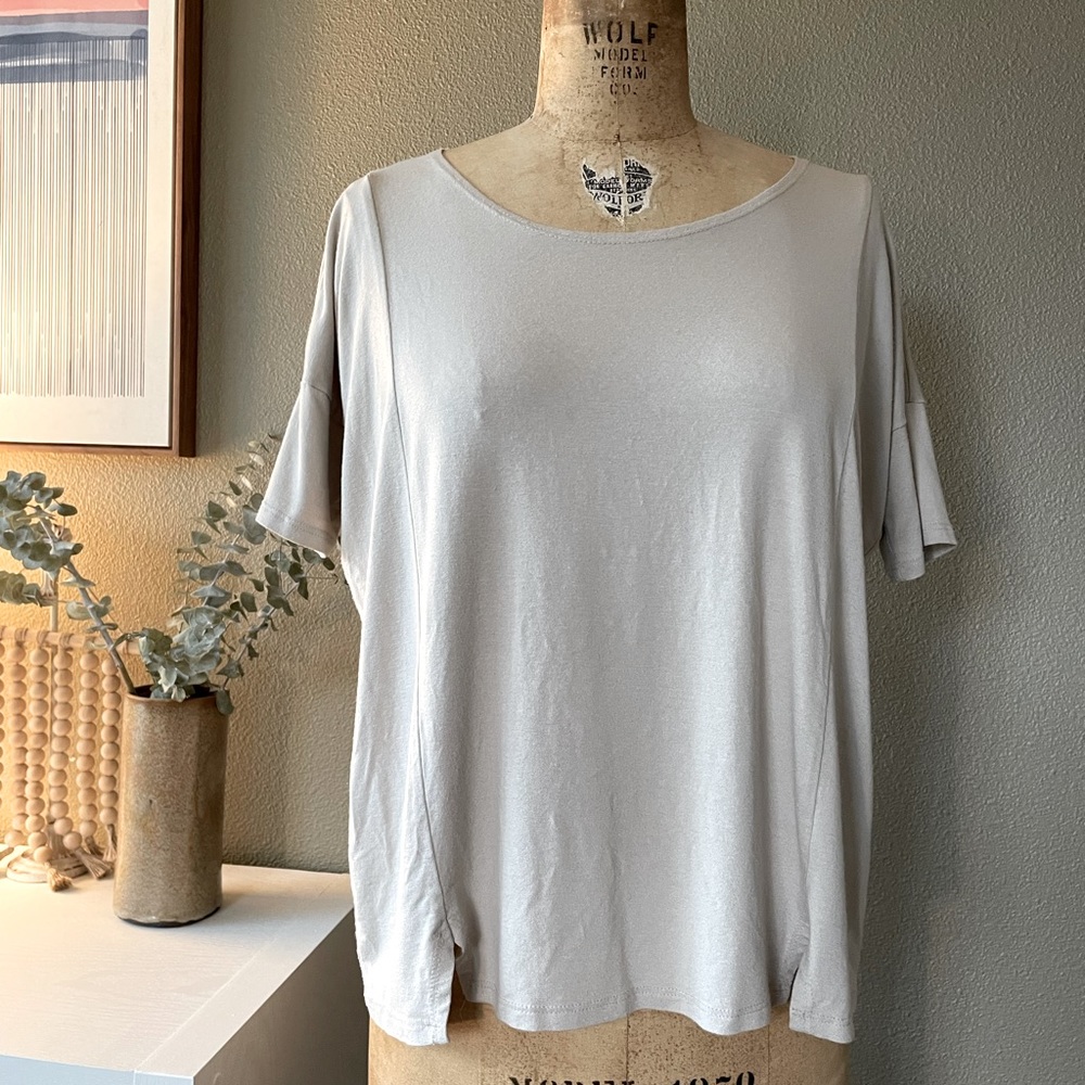 Fighting Eel Dropped Sleeve Top in Cream. Size XS.